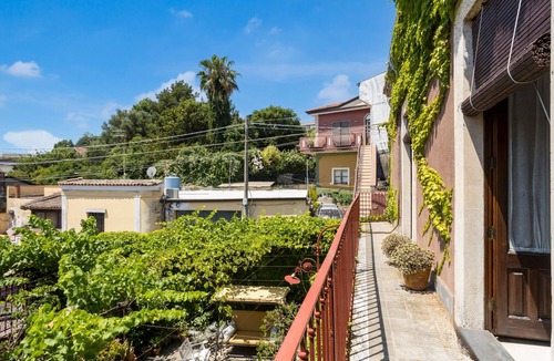 Viagrande Villa | Casa Edera – Historic Villa with Private Garden in Viscalori