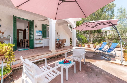 Isola delle Femmine Apartment | Casa Isotta con Giardino by Wonderful Italy