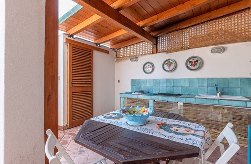 Isola delle Femmine Apartment | Casa Isotta con Giardino by Wonderful Italy