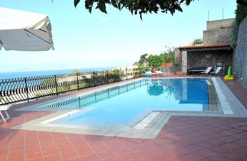 Lacco Ameno House | Casa Licinia: A graceful independent house situated in a quiet location, a few minutes from the town center.