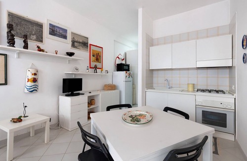 San Vito Lo Capo House | Casa Marygiò: Holiday Home with Private Terrace, Wi-Fi & Air Conditioning