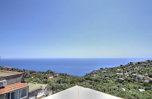 Sant'Agata sui Due Golfi House | Casa Morella B: A characteristic and welcoming apartment in a quiet position, located on a hillside above the sea, with Free WI-FI.
