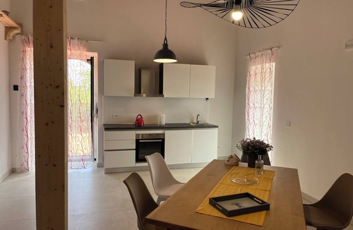 Mascali House | Casa Naxos: Holiday home, 3 bedrooms, kitchen, 2 baths, terrace & vineyard