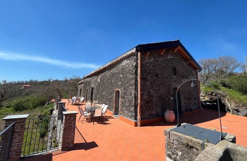 Mascali House | Casa Naxos: Holiday home, 3 bedrooms, kitchen, 2 baths, terrace & vineyard