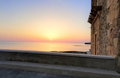 Punta Secca House | Casa Rosso Corallo, by the sea and with a large garden