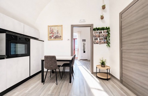 Monte Sant'Angelo House | Casa San Lorenzo Maiorano: Sea View, Wi-Fi & Air Conditioning in Monte Sant'Angelo