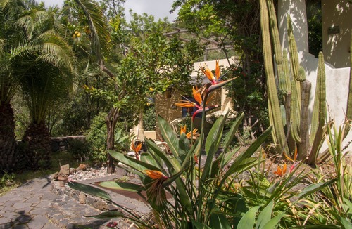 Lipari House | Casa Scirocco Limone- Villa with garden overlooking the sea