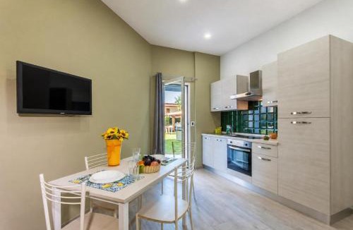 Agnone Bagni Apartment | Casa Smeralda a 200m From The Sea - Happy Rentals