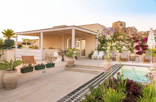 Noto Historic Centre Apartment | Casa Stefano - Apartment with plunge pool in Noto
