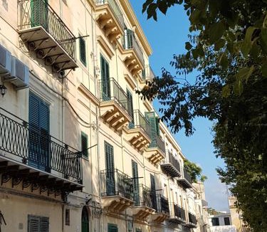 Albergheria Apartment | Casa Vacanze Villa D'Orleans