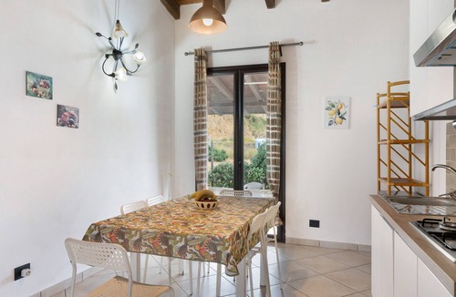 Partinico Villa | Casa Valle Fondi with Garden Just Steps from the Sea