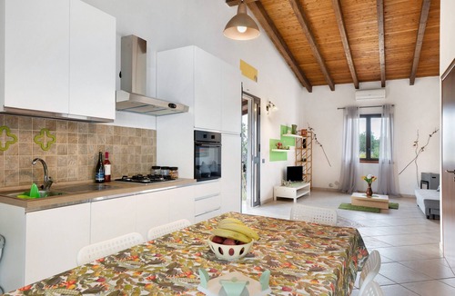 Partinico Villa | Casa Valle Fondi with Garden Just Steps from the Sea