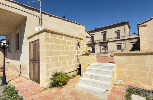 Carlentini House | Casale Ciricò