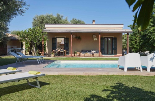 Noto Marina Villa | Casale della Pergola with Cottage SugarCane, pool