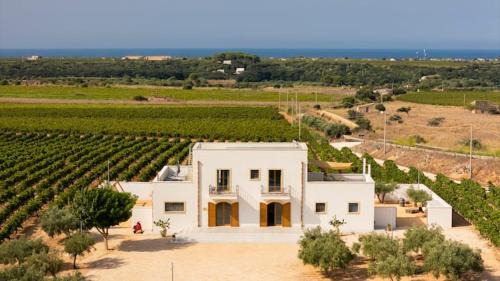Mazara del Vallo Villa | Casale Gorghi Tondi House & Vineyard with Jacuzzi