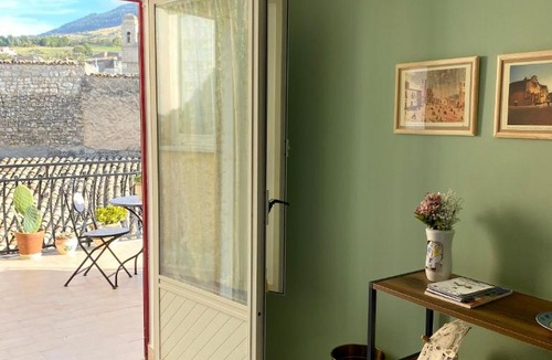 Palazzo Adriano Apartment | Casetta in piazza