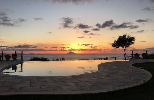 Ricadi Villa | Casetta Nonna Lina, for 4 people, with private pool, sea view, 4 km from Tropea