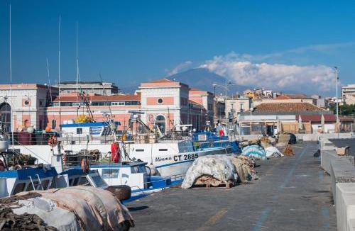 Old Town Boat Rental | Catamarano Miragua - Resort on board in Catania