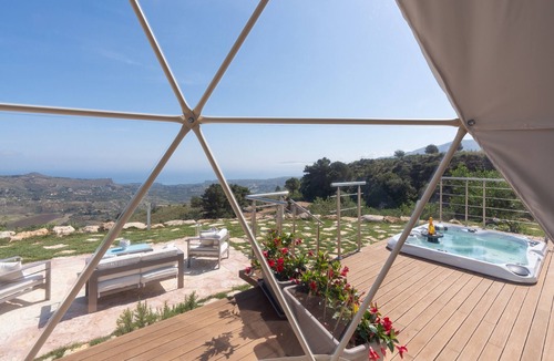 Castellammare del Golfo Villa | Chalet 'Dome On The Hill with Jacuzzi' with Sea View, Wi-Fi and Air Conditioning