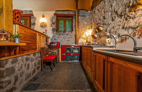 Linguaglossa Ski Chalet | Chalet "Casa U Parmento" on the Etna Natural Park with Garden & Terrace