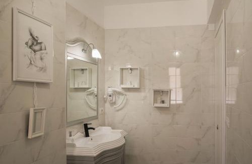 Pontecagnano Faiano Apartment | Charlemagne appartamento 65 m2, 2 camere da letto, 2 bagni, ampio patio, 6 posti letto