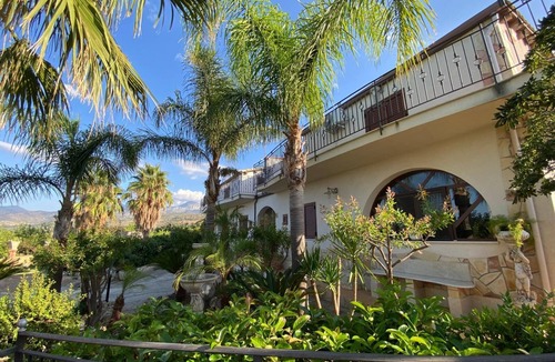 Campofelice di Roccella Villa | Charming 3-bedroom villa with WiFi and AC in beautiful Campofelice di Roccella