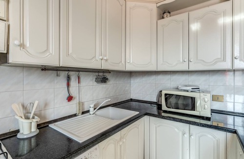 Garbatella Apartment | Charming 2-bedroom apartment with WiFi, AC in amazing Roma