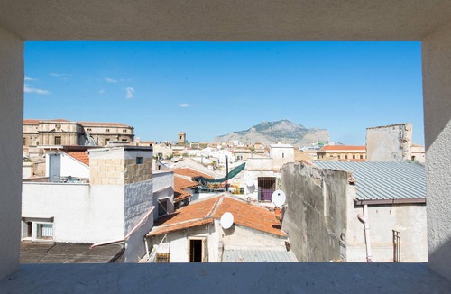 Castellammare Vucciria Apartment | Charming Cassaro apartment with private terrace