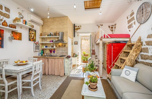 San Pantaleo Apartment | Charming Vacation Home “Tipica casa a San Pantaleo“ in Central Location with Balcony
