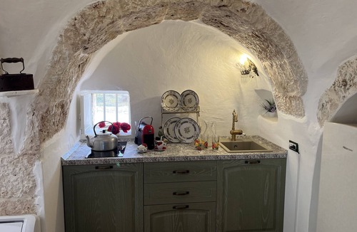 San Michele Salentino Cottage | Chateaux des Trulli " Angelica's Suite "