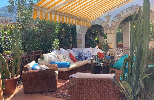 Carini Villa | Chez Silvia Family Affordable Villa By The Sea The villa stands in a strategic
