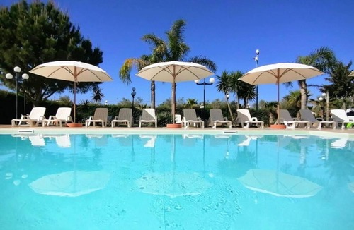 Marsala Apartment | Chic Lilybee 1bedroom apartment-GardenView sleep 3