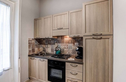 Syracuse Apartment | City Apartment w/Balcony
