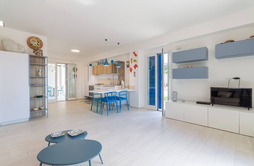 Marina di Ragusa Villa | Clotilde, elegant villa 30 meters from the sandy beach of Marina di Ragusa