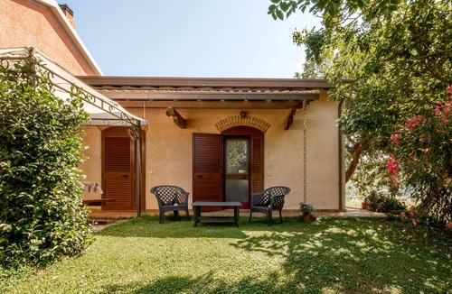 Grosseto Apartment | Col Moschin Room 3 with Shared Terrace, Wi-Fi, and Air Conditioning