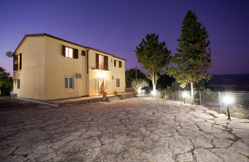 Casa Papa Villa | Comfortable Country Home located in the picturesque valley of Noto's countryside