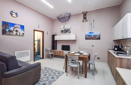 Reggio Calabria House | Comfortable Loft Near City Station with Terrace, Wi-Fi & Air Conditioning