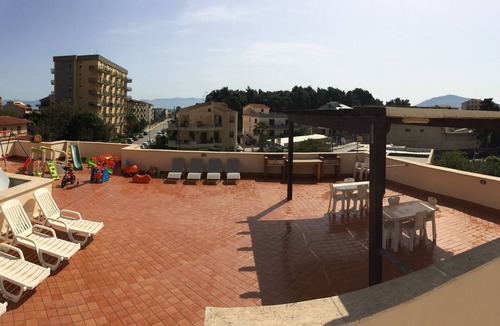 Castellammare del Golfo Apartment | Convenient studio (50 sqm) in villa with garden terrace free wifi 2 mts to beach