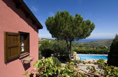 Collesano Villa | Cosy apartment in villa with WIFI, A/C, pool, TV, terrace and panoramic view, close to Cefalù