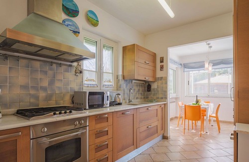 Cinquale Apartment | Cosy apartment for 4 people with WIFI, A/C, TV and patio