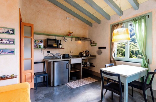 San Bartolomeo al Mare House | Cosy apartment in villa for 4 guests with WIFI, terrace and pets allowed