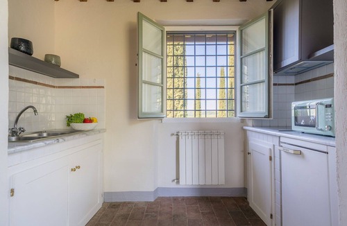 Tavarnelle Val di Pesa Villa | Cosy apartment in villa with WIFI, pool, patio and panoramic view, close to Greve In Chianti
