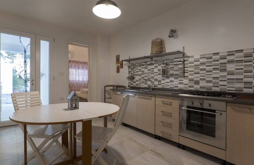Torre Vado Apartment | Cosy apartment for 4 guests with A/C, TV, terrace and pets allowed