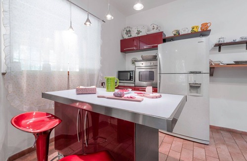 Monteriggioni Apartment | Cosy apartment for 4 guests with pool, WIFI, TV and veranda, close to Siena