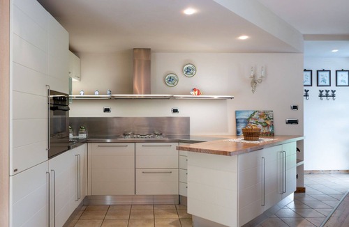 Monteu Roero Apartment | Cosy apartment for 6 people with A/C, WIFI, private pool, TV, terrace and pets allowed