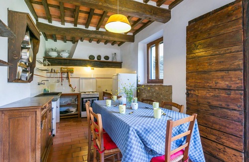 Pietrabuona Apartment | Cosy apartment for 6 people with WIFI, pool, TV, patio and pets allowed