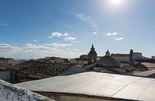 Strongoli Apartment | Cosy apartment for 7 people with WIFI, patio and pets allowed