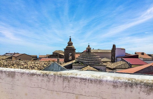 Strongoli Apartment | Cosy apartment for 7 people with WIFI, patio and pets allowed