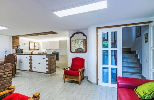 Marina di Cecina Apartment | Cosy apartment for 8 people with WIFI, A/C, TV, balcony and pets allowed