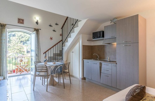 Latte Apartment | Cosy apartment for 4 guests with WIFI, pool, TV and balcony